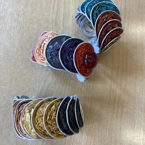 Armband aus Nespresso-Kapseln