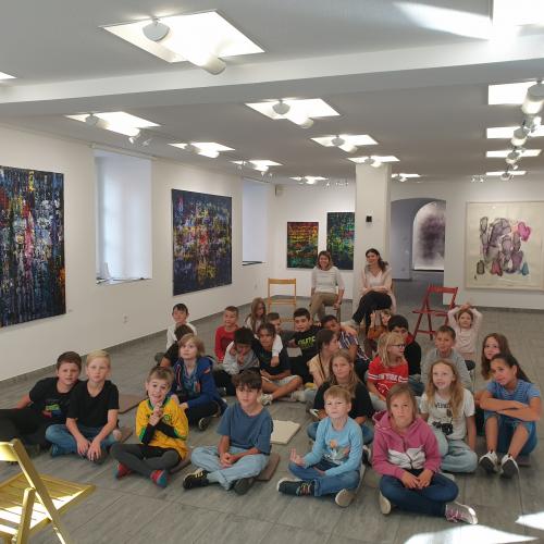 Kinder in der Gaalerie