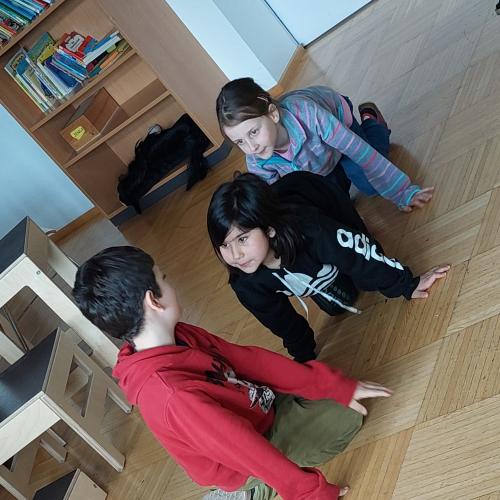 Kinder beim Theaterspielen