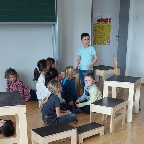 Kinder beim Theaterspielen