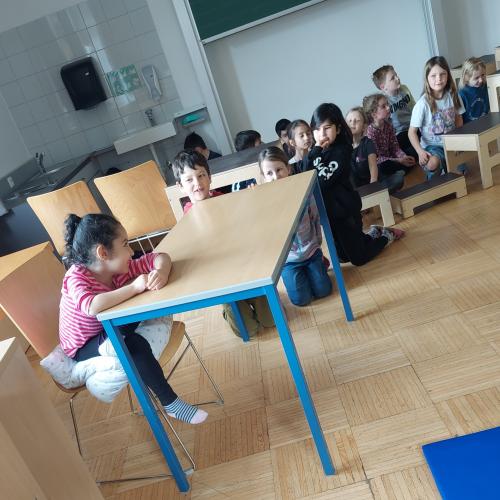 Kinder beim Theaterspielen