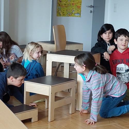 Kinder beim Theaterspielen