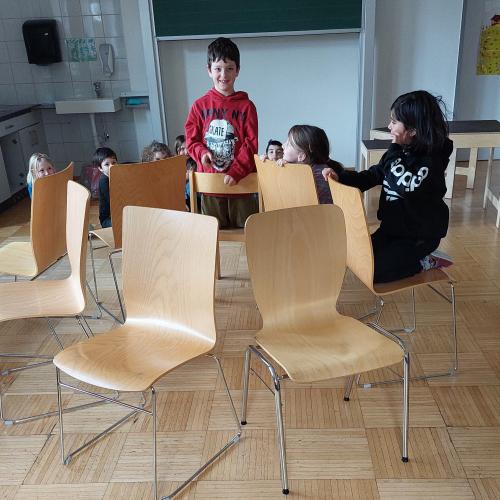 Kinder beim Theaterspielen