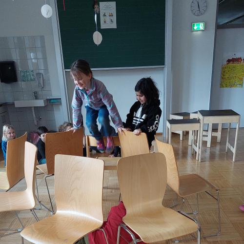 Kinder beim Theaterspielen