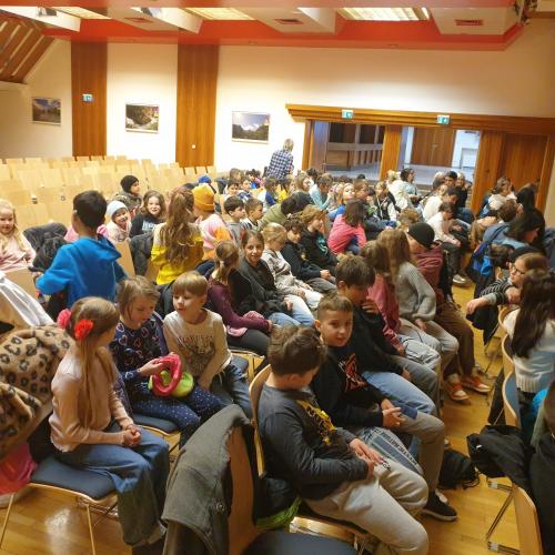 Kinder im Schulkino