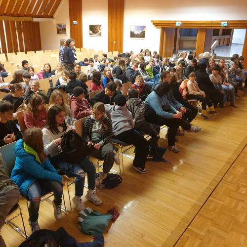 Kinder im Schulkino