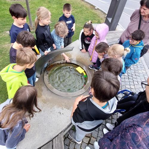 Brunnenexperiment - schwimmt oder sinkt?