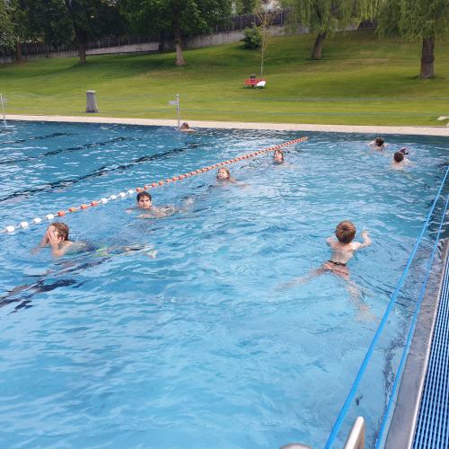 Kinder im Wasser