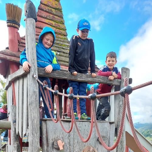 Kletterturm auf einem Spielplatz