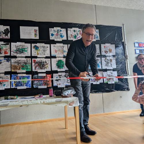Elmar Peintner eröffnet die Ausstellung 