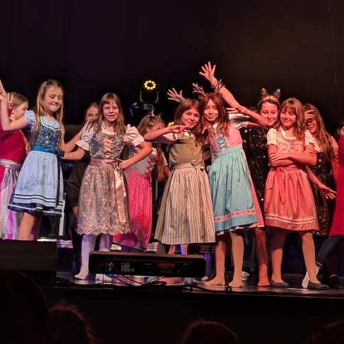 Schüler Tanzen eine polka
