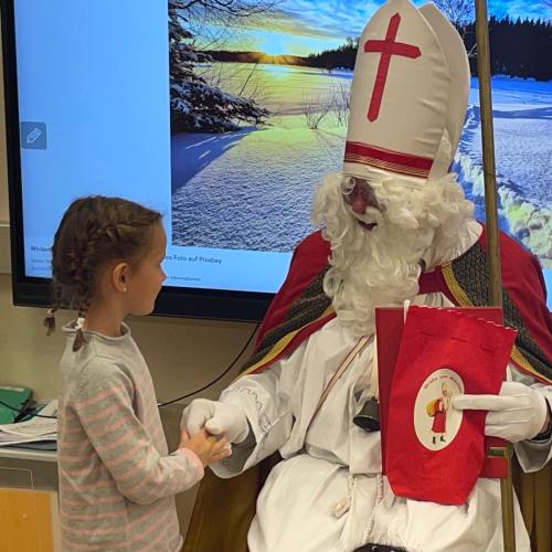 Nikolaus mit Mädchen