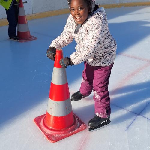 Kind beim Eislaufen