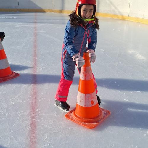 Kind beim Eislaufen