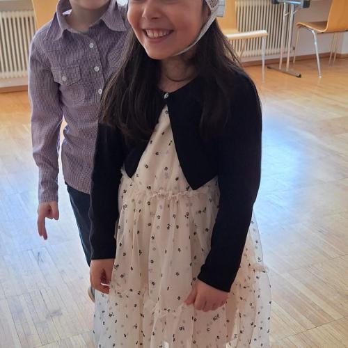 Kind mit Verband am Kopf