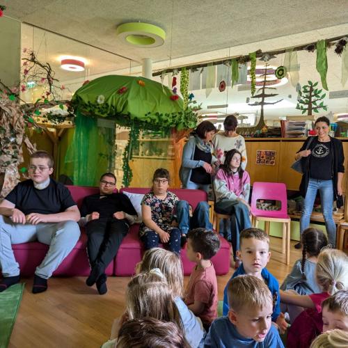 Kinder erzählen über Wälder auf der welt