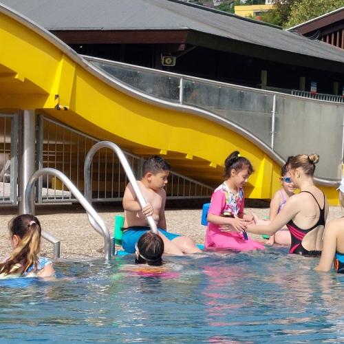 Kinder im Wasser