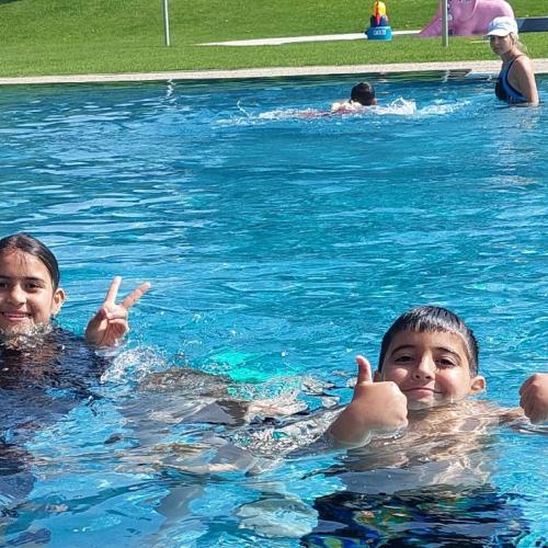 Kinder im Wasser