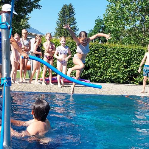vom Beckenrand springen