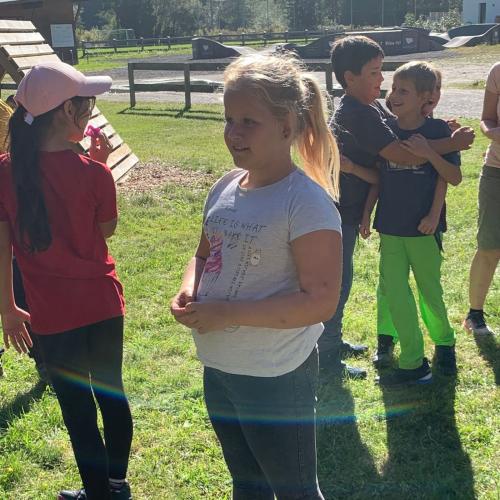 Kinder auf dem Spielplatz