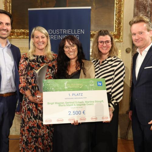 Team mit Bildungsminister und Präsident IV