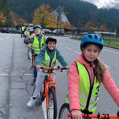 Kinder auf dem Fahrrad