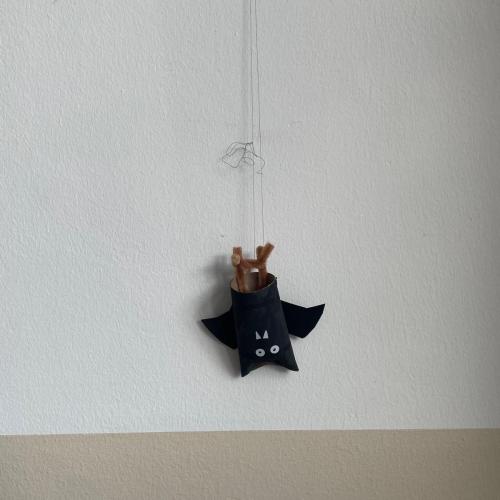 Fledermaus aus Klorollen gebastelt