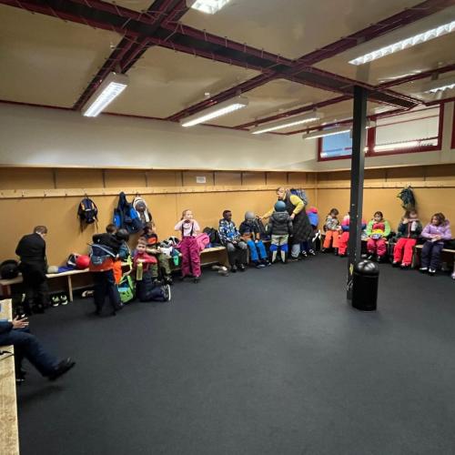 Schuhe tauschen in der Garderobe