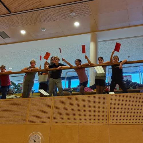 fleißige Kinder beim Anfeuern