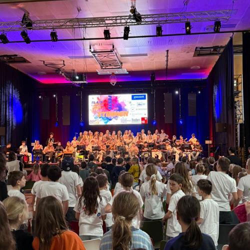 Gemeinschaftslied auf der Bühne