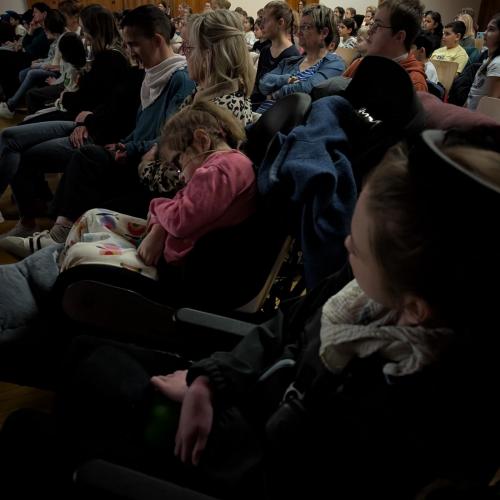 Schülerinnen im Rolli sind auch dabei