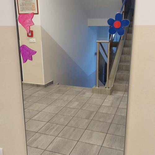 sogar der Spiegel wurde geschmückt