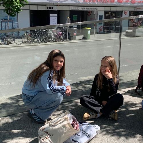 2 Mädchen rasten