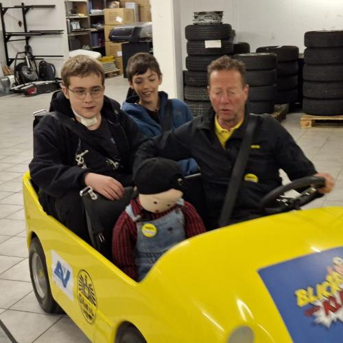 2 Buben dürfen mit fahren