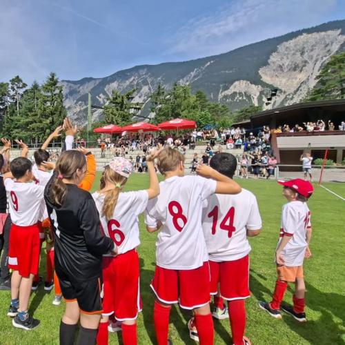 unsere Mannschaft von hinten fotografiert