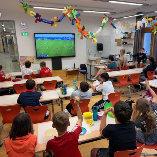 die ganze Klasse fiebert mit