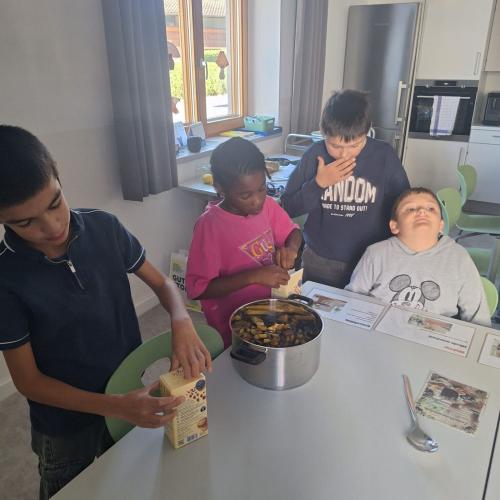 Kinder beim Arbeiten