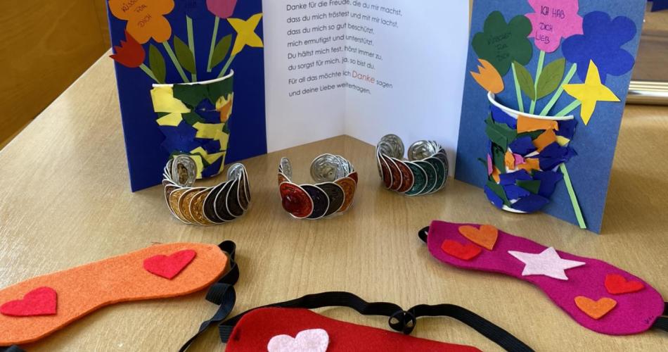 Muttertag, Armband, Schlafmaske, Blumen, Gedicht