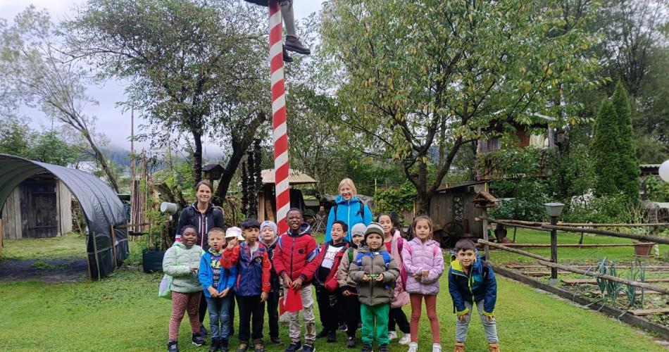 Gruppenfoto im Freien