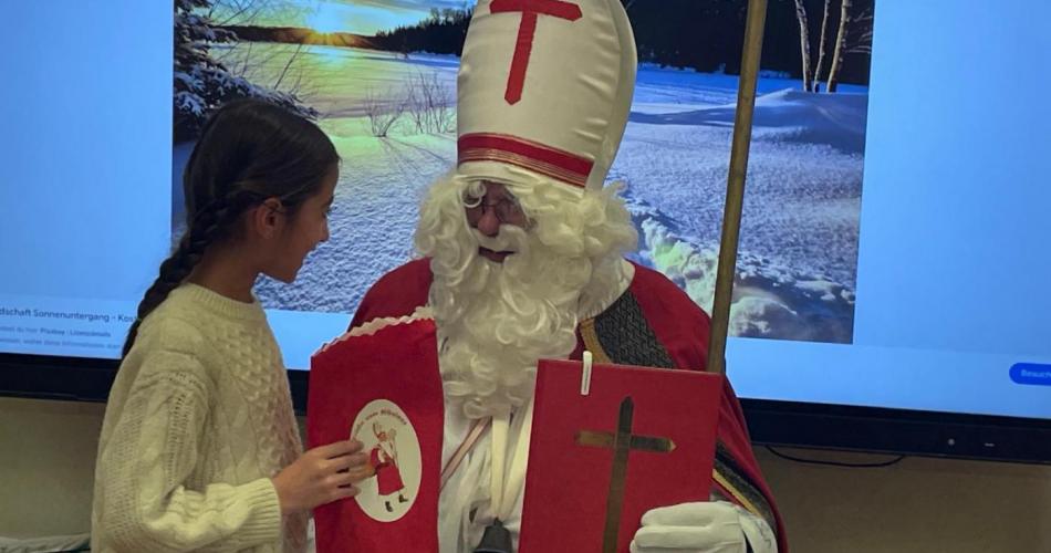 Nikolaus mit Mädchen