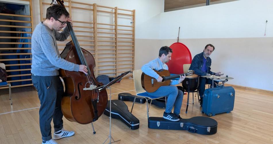 Carlos Martin und seine Caballeros boten eine vielseitige musikalische Reise quer durch Amerika und Europa .