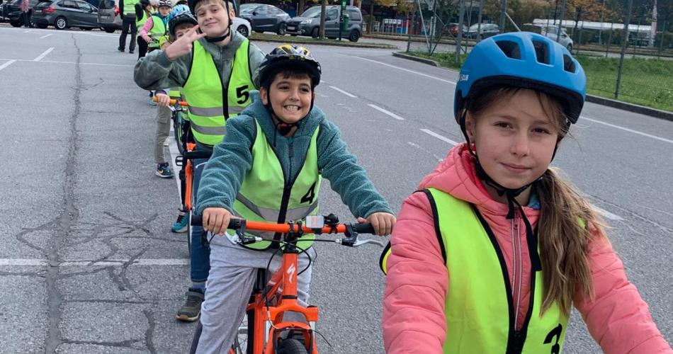 Kinder auf dem Fahrrad