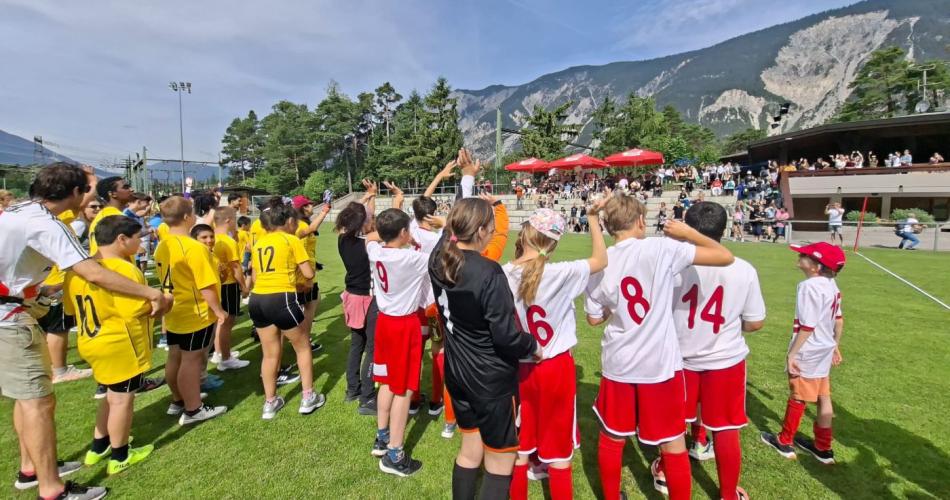 unsere Mannschaft von hinten fotografiert