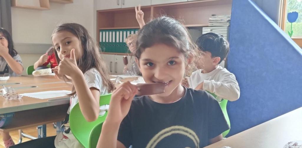 Donnerstag (drei Stationen) Donnerstag (drei Stationen)