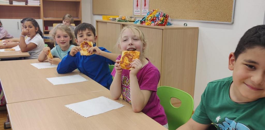 Donnerstag (drei Stationen) Donnerstag (drei Stationen)