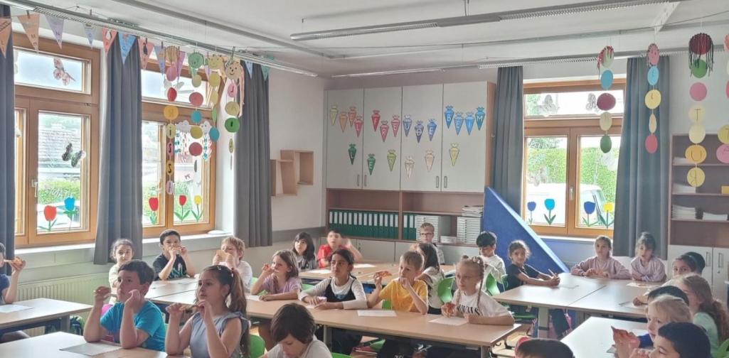 Donnerstag (drei Stationen) Donnerstag (drei Stationen)