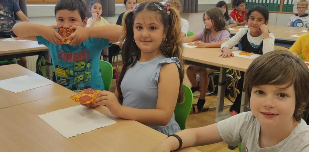 Donnerstag (drei Stationen) Donnerstag (drei Stationen)