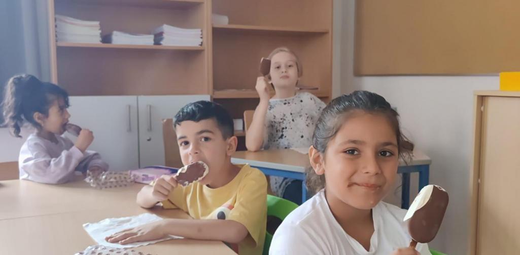 Donnerstag (drei Stationen) Donnerstag (drei Stationen)