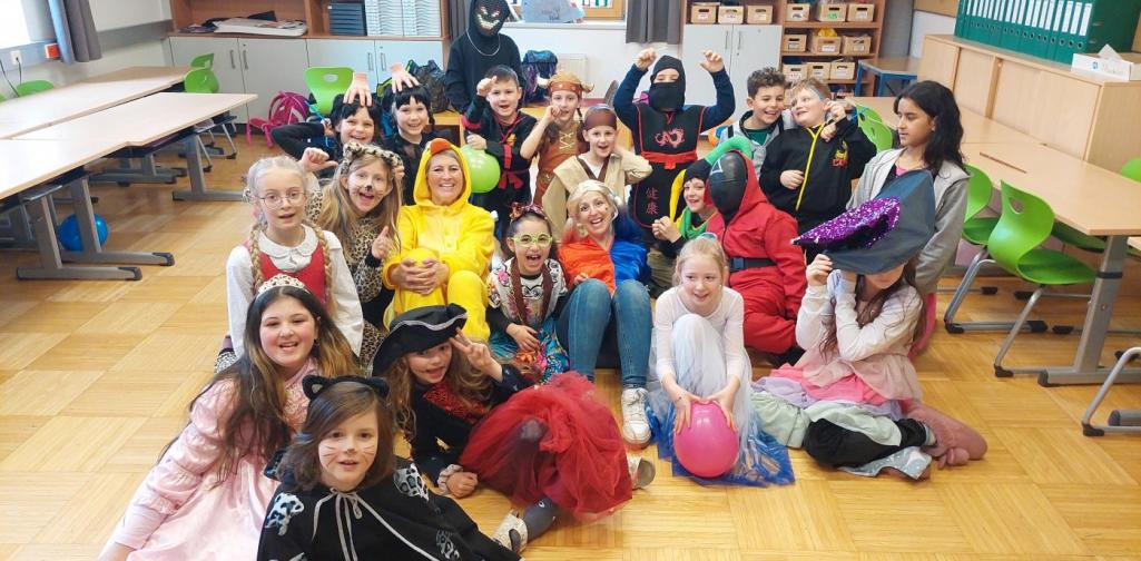 Klassenfoto Fasching 2. Klasse